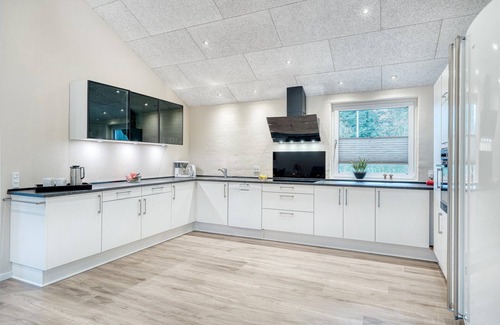 Varde Municipality House | Beautiful home in Varde with kitchen