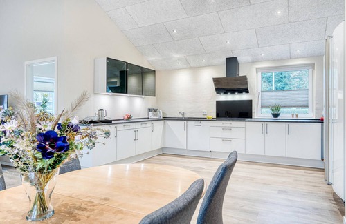 Varde Municipality House | Beautiful home in Varde with kitchen
