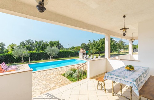 Visnjan House | Beautiful home in Visnjan with WiFi
