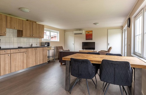Nieuwolda House | Beautiful home in Wagenborgen with WiFi