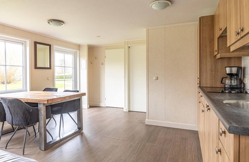 Nieuwolda House | Beautiful home in Wagenborgen with WiFi