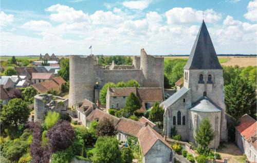 Yevre-la-Ville House | Beautiful Home In Yèvre-La-Ville