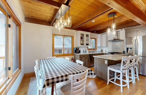 Sunnyside House | Beautiful home located on the West Shore of Lake Tahoe with game room & deck