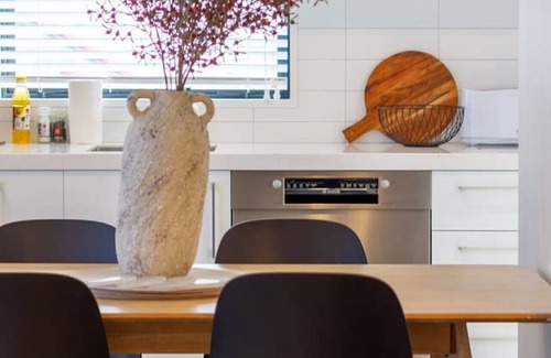 Christchurch House | Beautiful home Near CBD Pet Friendly with Carpark