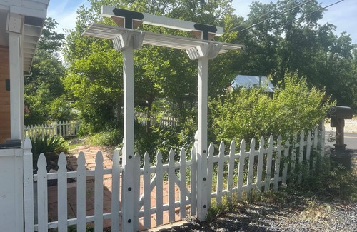 Columbia House | Beautiful home on full acre of privacy just steps away from Columbia State Park