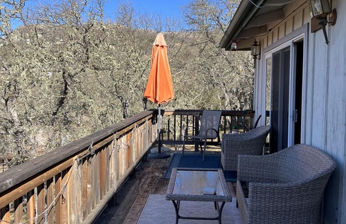 Oak Shores House | Beautiful Home In The Middle Of Wine Country with incredible sunsets, WiFi,