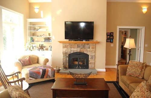 Epping Forest House | Beautiful home w/elevator going to every floor. This house is accessible to all.