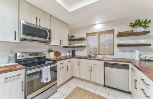 Clearlake House | Beautiful home with spectacular lake and mountain views!