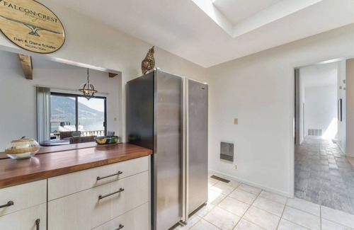 Clearlake House | Beautiful home with spectacular lake and mountain views!