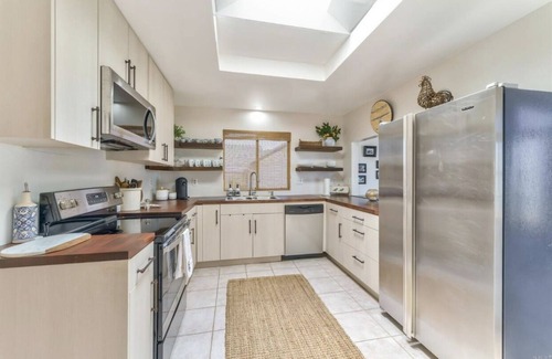Clearlake House | Beautiful home with spectacular lake and mountain views!