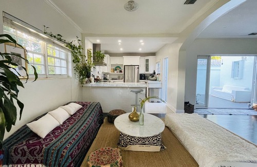 Seybold House | Beautiful Home with large backyard.