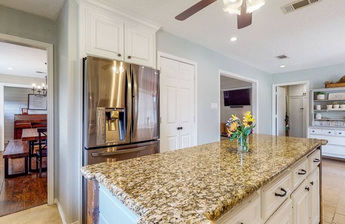 Tomball House | Beautiful Home with pool, fireplace, pool table, hot tub, & W/D
