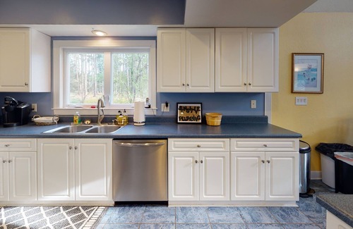 Henrico House | Beautiful home with scenic views of Lake Gaston