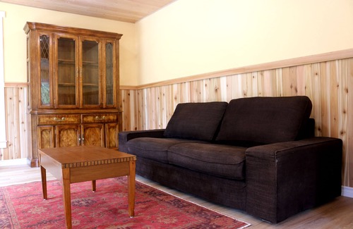 Lumby House | Beautiful house with private lake and ultimate privacy - Hideaway Chalet