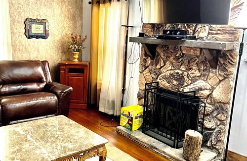 Danville House | Beautiful “House” 4-bed”ROOMS” not bunks-Hotel 4 Bedrooms 100 dollars each room