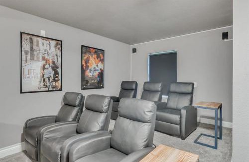 Dallas House | Beautiful House for BIG Groups with a Cinema Room