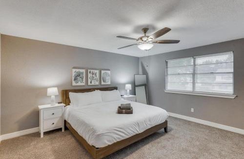 Dallas House | Beautiful House for BIG Groups with a Cinema Room