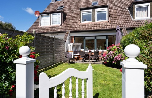 Westerland House | Beautiful house for 6 pers. with terrace, parking space, WLAN. Pets allowed.