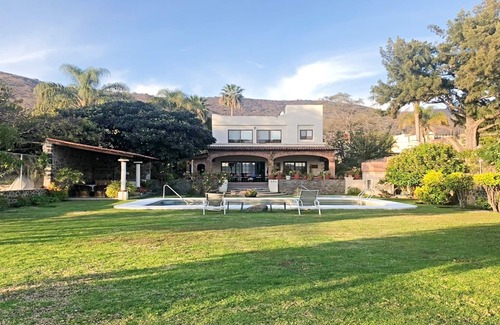Jocotepec Villa | Beautiful house in Chapala with an incredible garden with pool