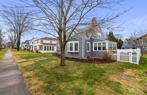 Clinton House | Beautiful house in private beach community with pools, pickleball courts, etc