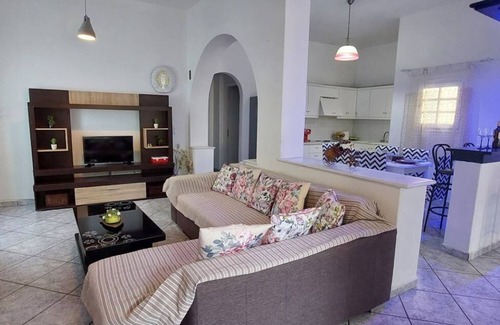 Parikia House | Beautiful House in the Capital of Parosnn