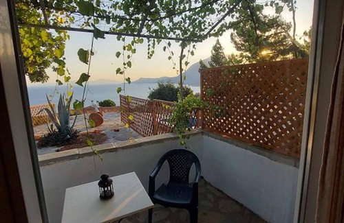 Koumeika House | Beautiful house located on a hill in Samos Island, 400 m from an organized beach