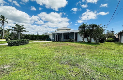 Isles of Capri House | Beautiful house on the bay, 5 minutes from keewaydin island in boat!
