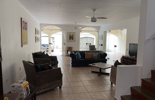 Jardim Vitoria House | Beautiful house one block from the beach and shopping center