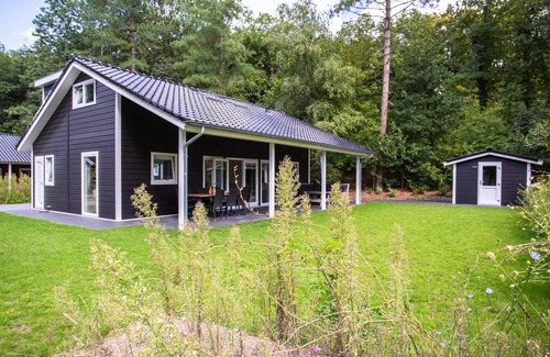 Rhenen House | Beautiful house with covered terrace in Rhenen