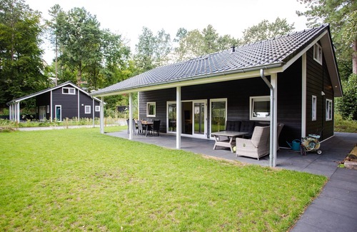 Rhenen House | Beautiful house with covered terrace in Rhenen