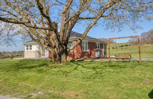 Abingdon House | Beautiful house with screened in deck