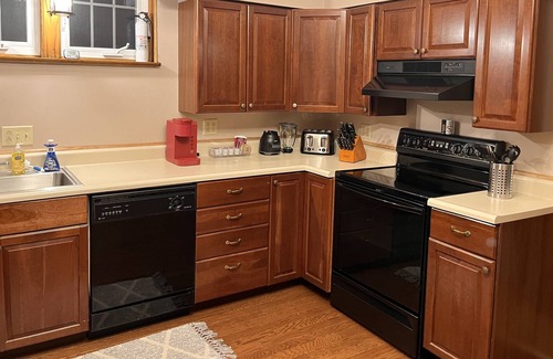 Ebensburg Apartment | Beautiful HUGE 1500 sqft apt up to 5 adults central location. Kids/dogs ok!