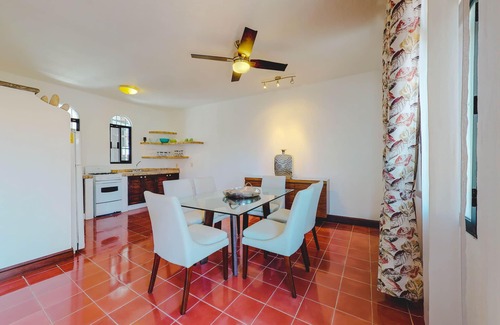 Proyecto escola Condo | Beautiful in town 3 Beds. 2 Bath one block from Malecon Casa de los Escritores 2