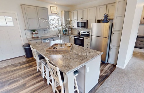 Lakeview Cottage | Beautiful Indian Lake home on Tecumseh Island canal!
