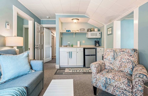 Ogunquit Apartment | Beautiful inn, Lighthouse Landing. #3 Sea Glass