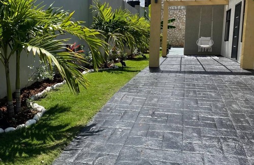 Ocho Rios House | Beautiful island home in Ocho Rios Jamaica. Close to all beaches and attractions