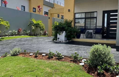 Ocho Rios House | Beautiful island home in Ocho Rios Jamaica. Close to all beaches and attractions