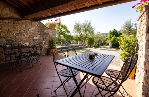 Castiglion Fiorentino Villa | Beautiful private villa with private pool, A/C, WIFI, TV, terrace and pets allowed, close to Are.