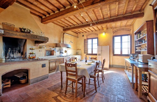 Colle di Val d'Elsa Apartment | Beautiful apartment for 6 people with WIFI, TV, terrace and panoramic view, close to San Gimignano