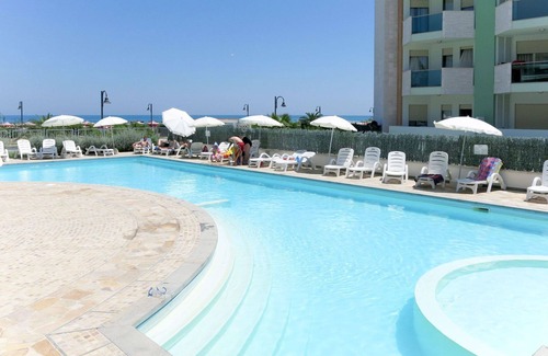 Roseto degli Abruzzi Apartment | Beautiful apartment for 4 people with A/C, pool, internet, TV, terrace and pets allowed