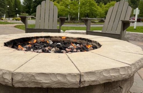 Oro-Medonte Apartment | Beautiful Jacuzzi Suite with Garden View/Studio