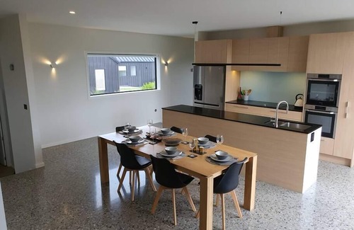 Jacks Point House | Beautiful Lake and Alpine Views - Queenstown