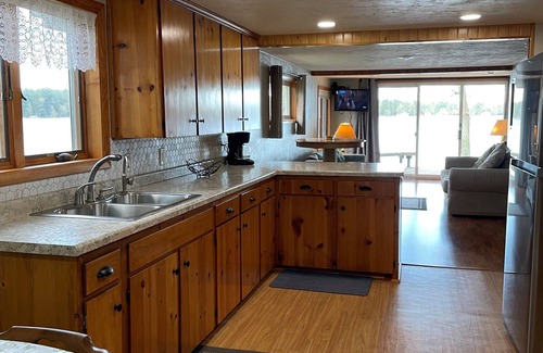 Clintonville Cottage | Beautiful Lake Front Property Located on the Cloverleaf Lakes.