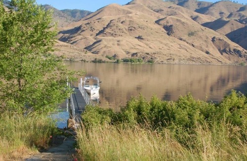Monitor Cabin | Beautiful Lake Front Vacation Home--Sleeps 11