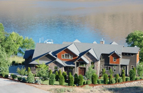 Monitor Cabin | Beautiful Lake Front Vacation Home--Sleeps 11