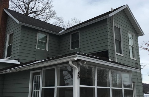 Shelbyville Cottage | Beautiful lake front 4 Bedroom, Private Drive, Hill Top Views, Sandy swim area
