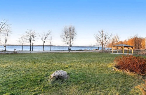 Isle La Motte Cabin | Beautiful Lake House with Private Beach on Lake Champlain