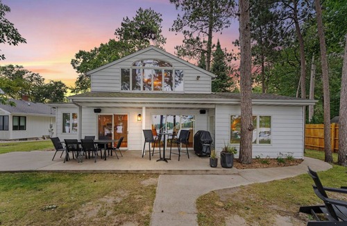 Wautoma Cottage | Beautiful lake home, come swim!