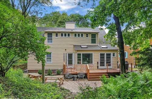 Michiana House | Beautiful Lake Michigan Beach House Near Beach only 1 hr 15 mins from Chicago