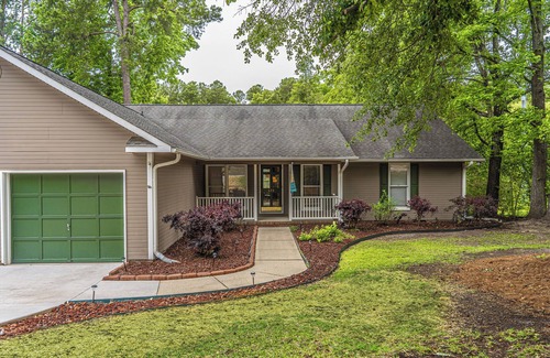 Westover House | Beautiful Lake View, 3BDR, Pet Friendly!